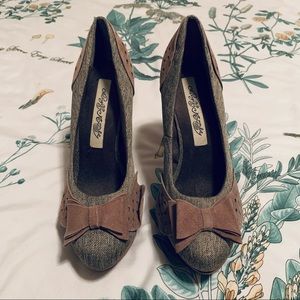 NWOT Naughty Monkey Platform Pumps